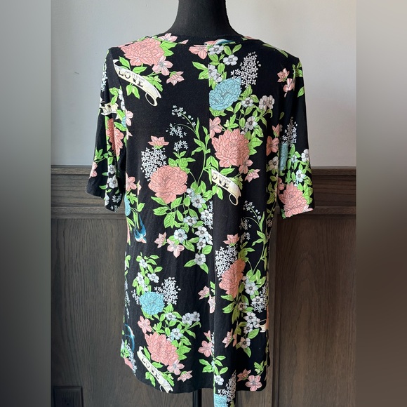 Torrid Black and Green floral V-neck with Short Sleeves - Picture 3 of 5